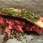 旨香 - 和牛炭火焼ランチコース 1000円 の和牛ハラミ炭火焼の焼ナス添え