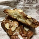 ブリエ - いちじくのデニッシュ ¥230