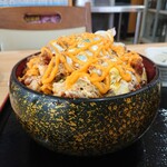 とんげん - チーズミックス丼1,300円、具・ライス大盛300円(税込)