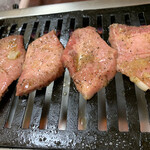 東京園 - 塩タン