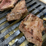 東京園 - 焼けた塩タン