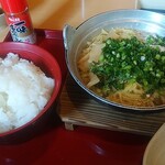 ジョイフル - 背脂たっぷり鉄鍋醤油ラーメン＆ネギ増量（3倍盛）＆ごはん大盛