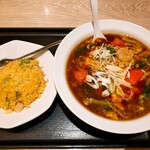 チャーハン達人 - 料理写真:酸辣湯麺と半チャーハンセット