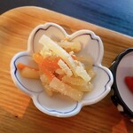 喫茶喫酒 六花 - 大根とにんじんの炒め煮たらこ和え(３月の小鉢)