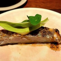 アカ - 太刀魚　菊芋のピュレ。皮パリ、身はふんわり。