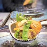 日本料理 TOBIUME - ＊この「赤貝」素晴らしい、この厚み・旨味の品は初めてかも。 この数年では一番美味しい「赤貝」ですね。 添えられた「分葱」「芽キャベツ」などと辛子酢味噌で頂くと、とても美味しい。これも感動しました。