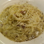 PASTAVOLA - 三種のチーズとブラックペッパーー 場所: PASTAVOLA