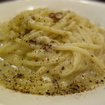 PASTAVOLA - 三種のチーズとブラックペッパーー 場所: PASTAVOLA