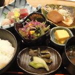 銀座　さら双樹 - 築地海鮮お刺身と気まぐれお魚定食（１０００円）