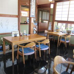 Genroku Soba - 奥には畳敷きの小上がり席･･･。