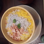 Ganko Tachikawa Saryou - しらすと桜エビと錦糸卵の蒸し寿司