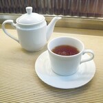 ビストロカラト - りんごパフェ＋ダマン紅茶 1210yen
