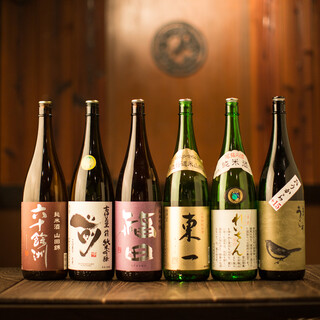 精选的九州各地美味烧酒和日本酒品种丰富，琳琅满目!