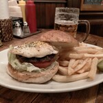 ハンバーガー1200円、目玉焼き100円 、ポテト大盛り100円