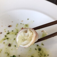 サリーヒルズ - 軽めのプチコース４１８０円。ヤリイカのソテー 春野菜。ヤリイカの火入れと味付けが素晴らしく、とーっても美味しかったです（╹◡╹）（╹◡╹）