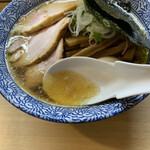 中華そば 多賀野 - スープ　深い味わい