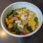 LAWSON - お湯を注いで待つ事５分!!
おろし生にんにく投入〜