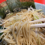 牛久とんこつラーメン 武◯ - 麺