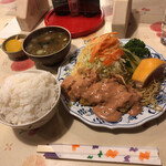 Kuraretto - サーモンフライ定食