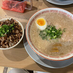 濃厚豚骨らーめん 博多一路 - 料理写真:博多こってり　焼きぶためし