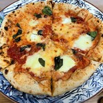 イタリア料理 アチェルボ - マルゲリータピザ　￥1,350