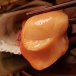 緒方 - ⑩赤貝(山口県光産)
      独特な香り、鉄分を感じる旨み、しかし癖はなく、そのあたりは瀬戸内らしさを感じます
      ここ最近では断トツに良い美味しさ