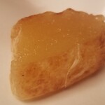 緒方 - ⑰柚子の葛焼き
      柚子の香りたっぷりな葛焼き
      熱々もちもち&プルプル
      これもまたオツなお茶受けですね。