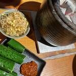 肉小屋 - 旨みそきゅうりと味付もやし