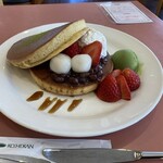 珈琲館 - 苺と小豆のホットケーキ
