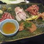 小鳥一代 - お得!!鶏刺5点盛りでございます