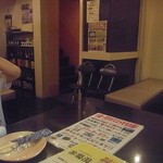 店内はこじんまりとした感じ