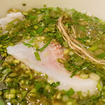 魚菜料理 縄屋 - 2. 先付：甘鯛と天然セリのシャブシャブ仕立て