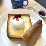 FIKA CAFE Lagom - 2021年3月 ハニートースト  1265円（税込）