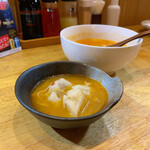 北新地 ぎょうざ家 - 酸辣湯ピリ辛水餃子