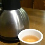 中華料理 翡翠園 - このお茶が美味しいんだよ！コーヒー紅茶って言うらしい。在庫があれば、袋で買って帰ることも可能でした。