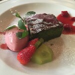 アズーリ - 抹茶とホワイトチョコレートのガトーショコラ