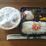 お弁当と豚汁のお店 味八 - チキン南蛮弁当 豚汁付き (税込)500円 (2021.03.15)