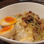 麺屋 志乃助 - 味玉チャーシュー丼。