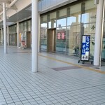 今庄 - 外観(駅ビルにも人がいない)