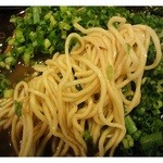 らーめん翔太 - 麺アップ。細くともコシのしっかりした麺でした。