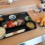 和風ダイニング しらはま - お刺身とミニフライ定食1,480円(税込)、単品 真アジフライ450円(税込)