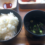 焼肉ダイニング 神戸カグラ - ご飯のお代わりは無料です♪