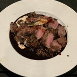 銀座楸 - 牡蛎と牛肉のステーキ乗せ黒いカレー１５０ｇ 1,600円