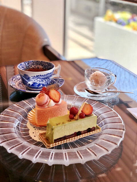 ソマーハウス みなとみらい ラウンジ 食べログ