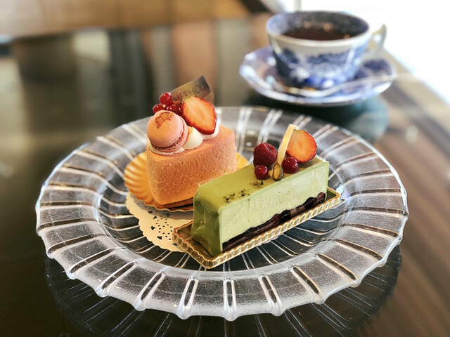 ソマーハウス みなとみらい ラウンジ 食べログ