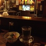 源氏 - 2012年9月。新政のぬる燗セットは900円。ビールセットは1000円。