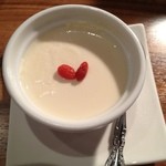 焼肉ハウス大滝 - 何故か杏仁豆腐