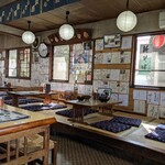 立花うどん - 店内にはサイン色紙だらけ