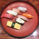 すし食いねぇ！ - キャーーー！！！得々ランチ  ¥600！
            
            板前が握る鮨で値段はほぼエコノミークラス！
            
            