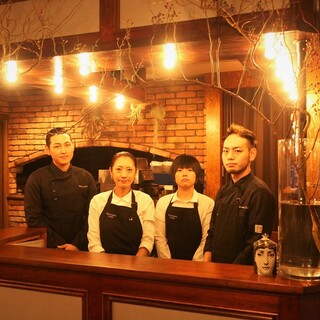 The pride of a long-established restaurant inherited by the second generation of brother chefs who continue to evolve.